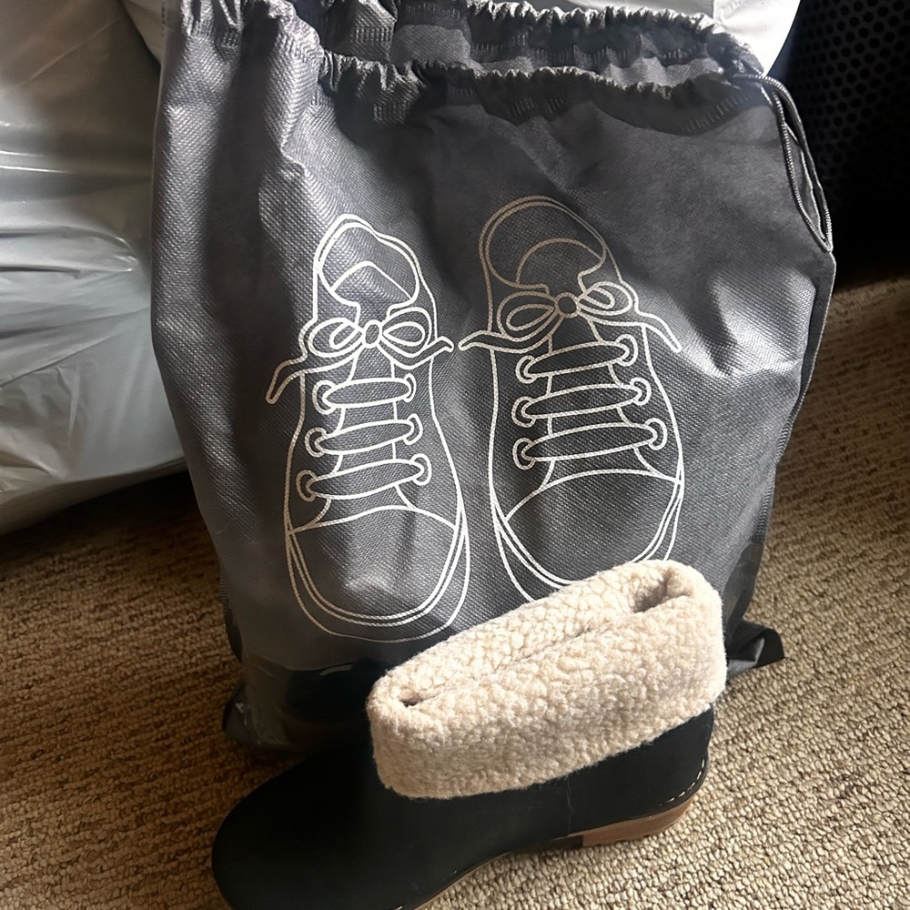 Brand new boots never worn! From Temu!